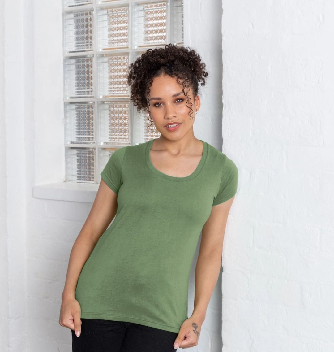 🇬🇧 Empty Canvas - Women's Organic Scoop Neck T-shirt (Light)