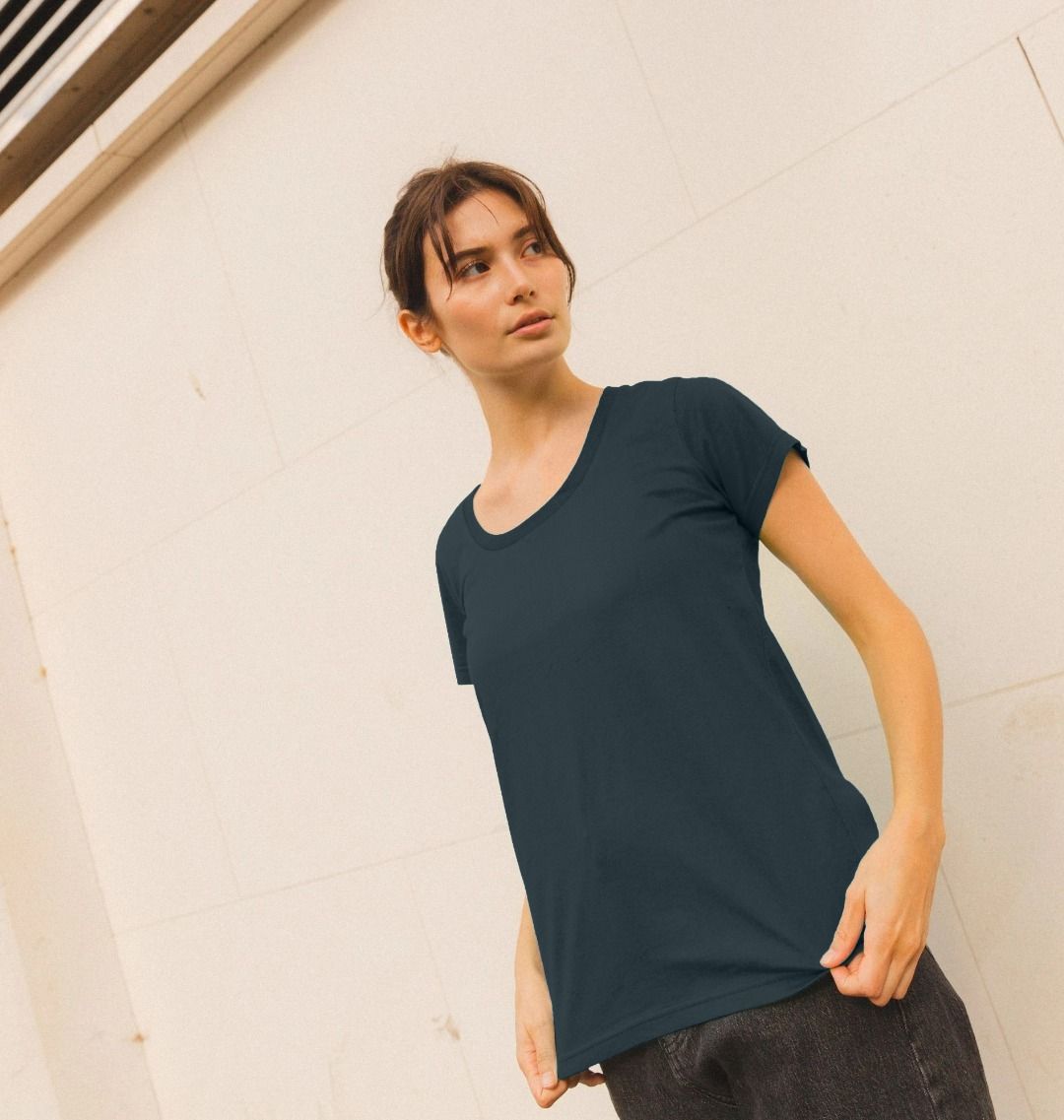 🇬🇧 Empty Canvas - Women's Organic Scoop Neck T-shirt (Dark)